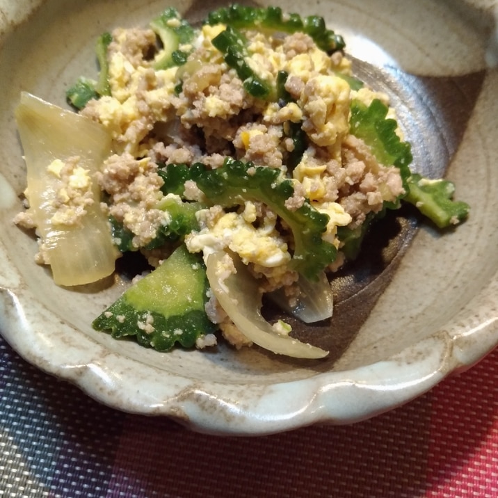 ゴーヤと挽き肉の卵炒め